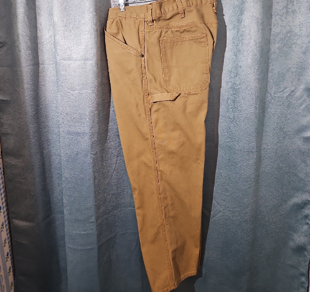 Brown Cargo Pants with Relaxed Fit and Durable Fabric